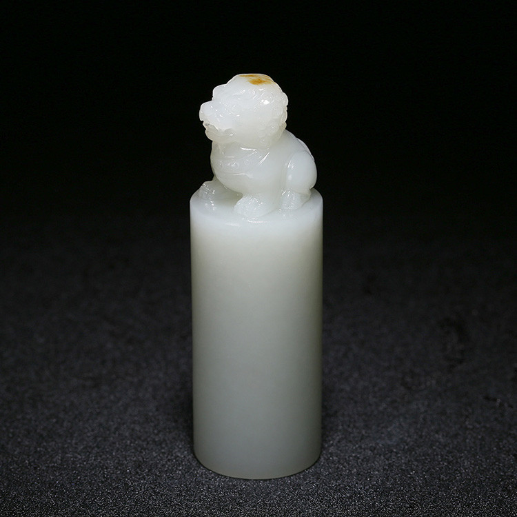 獅子和田玉手把件印章，天然玉石小巧擺件