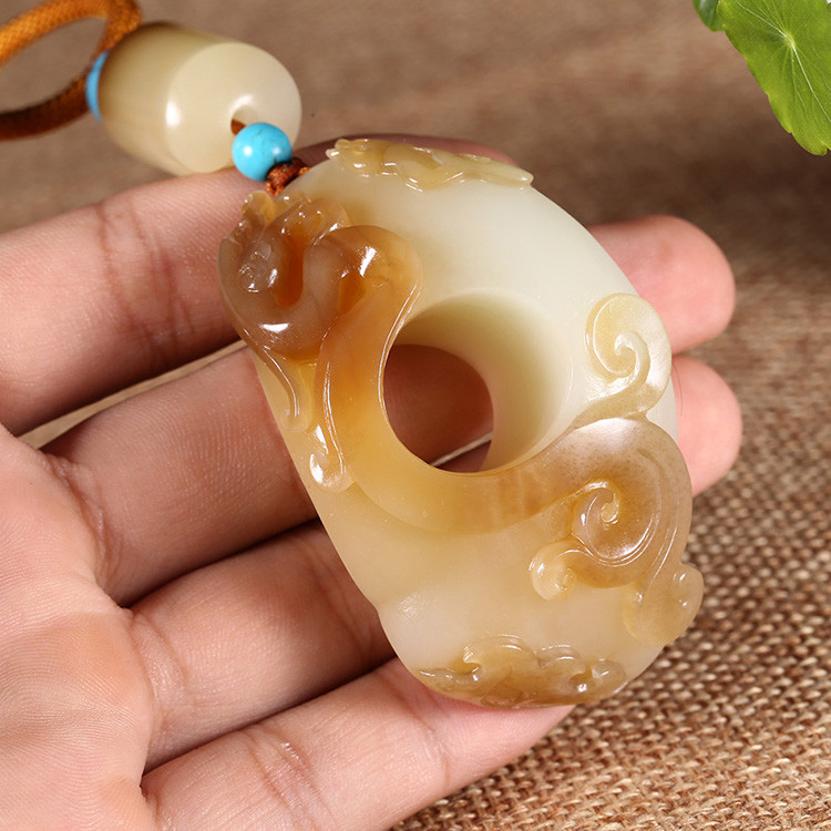 游龍?zhí)煜潞吞镉穹鹿艗旒?，白玉生肖龍?xiàng)鏈掛墜