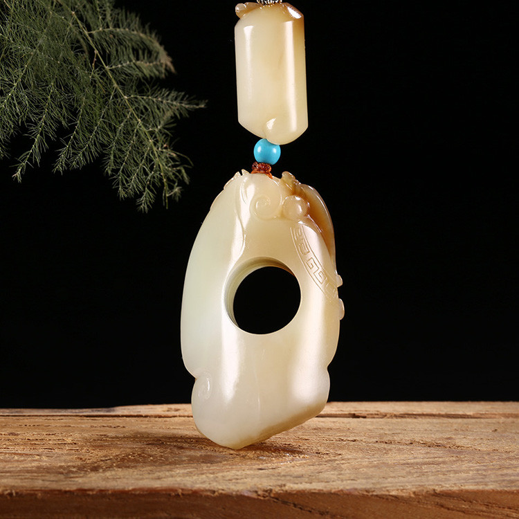 游龍?zhí)煜潞吞镉穹鹿艗旒?，白玉生肖龍?xiàng)鏈掛墜