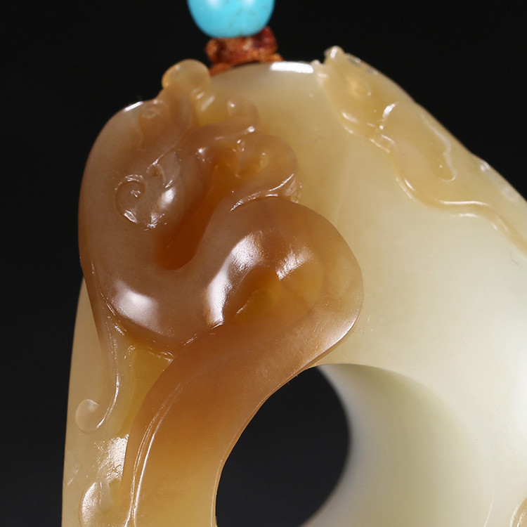 游龍?zhí)煜潞吞镉穹鹿艗旒?，白玉生肖龍?xiàng)鏈掛墜