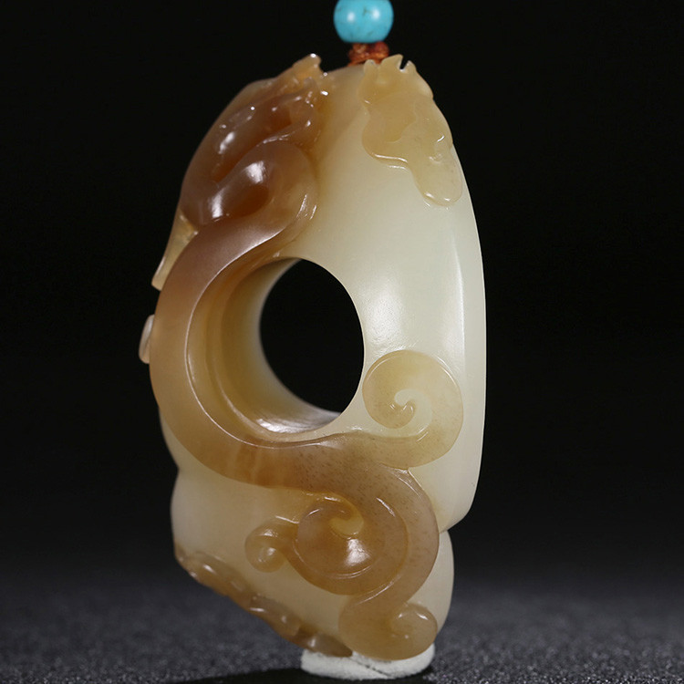 游龍?zhí)煜潞吞镉穹鹿艗旒?，白玉生肖龍?xiàng)鏈掛墜