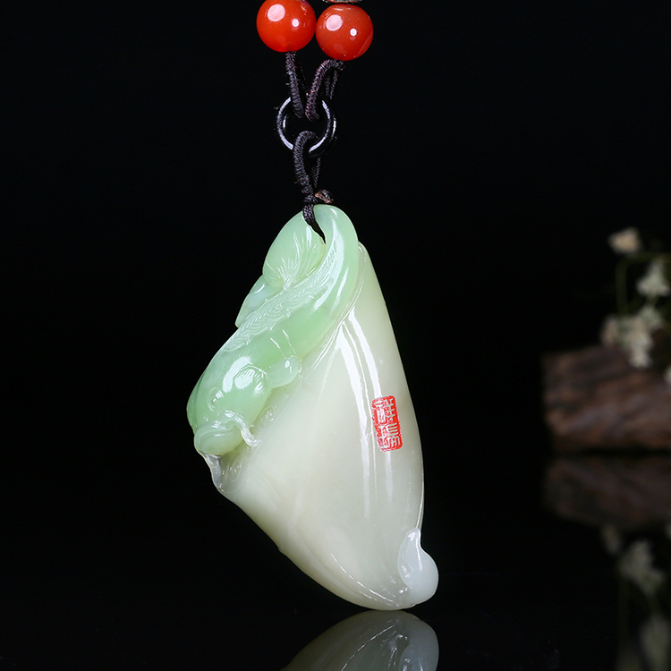 和田翠青玉山料魚掛墜，玉墜蓮蓬玉石項鏈
