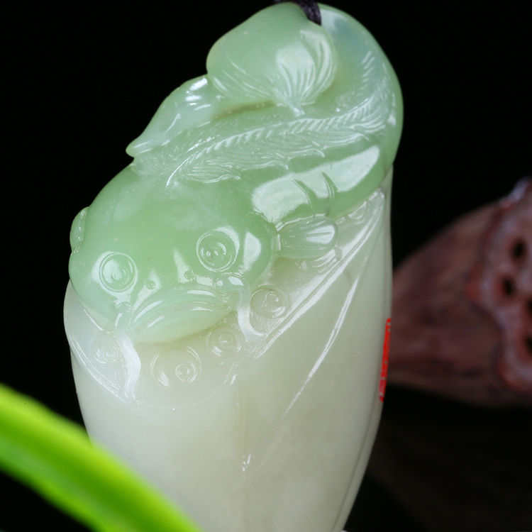 和田翠青玉山料魚掛墜，玉墜蓮蓬玉石項鏈