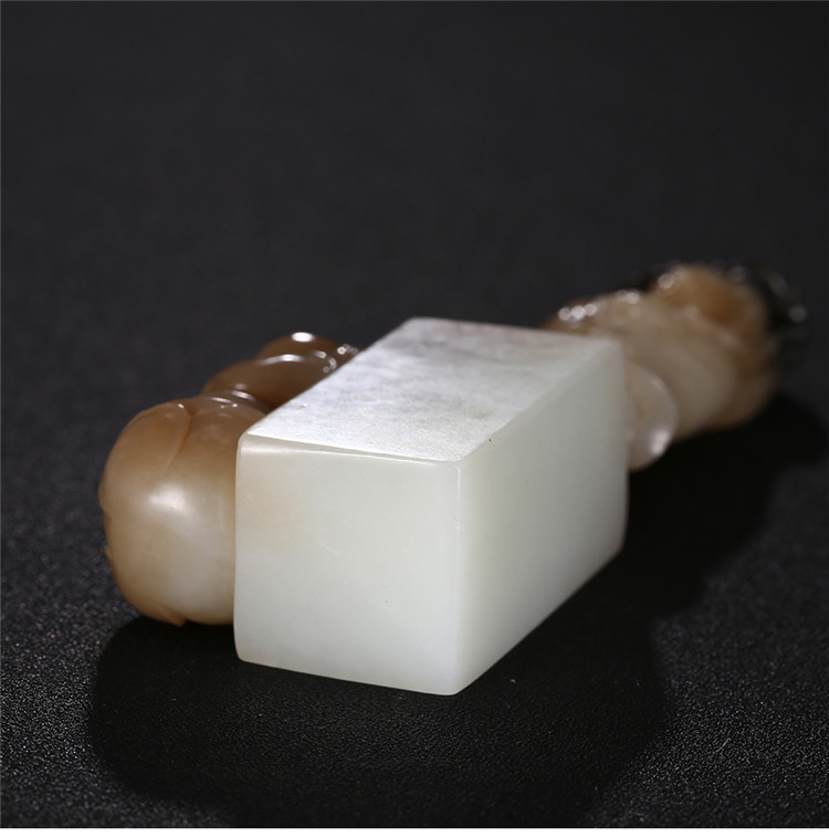 童子拜觀音白玉印章，立體圓雕和田玉手把件