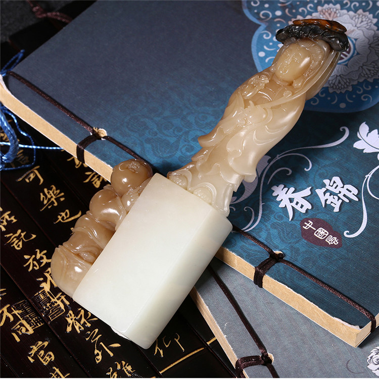 童子拜觀音白玉印章，立體圓雕和田玉手把件