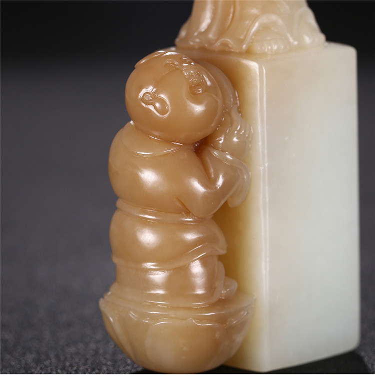 童子拜觀音白玉印章，立體圓雕和田玉手把件