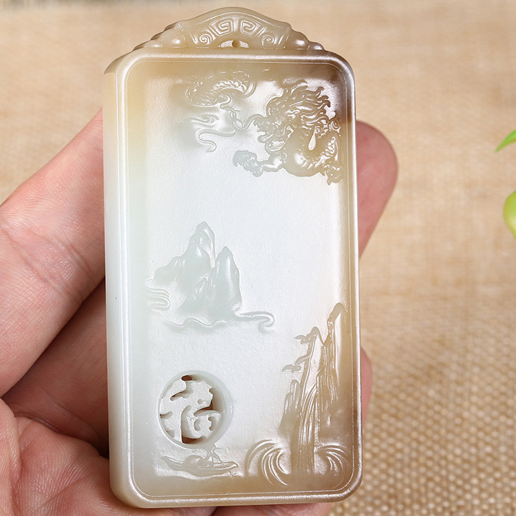 神龍送福人間山水玉牌掛件，天然糖白玉項(xiàng)鏈