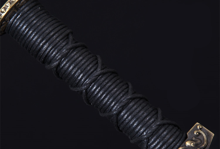 劍氣凌然龍泉小漢劍短劍，四面花紋鋼冷兵器