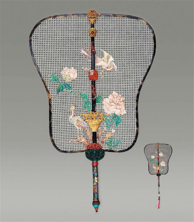 中式古典小巧精致的宮廷團扇