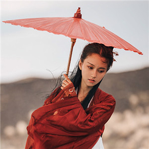 紅衣冷艷古風(fēng)女子真人頭像，女生古風(fēng)qq頭像