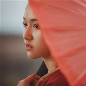 紅衣冷艷古風(fēng)女子真人頭像，女生古風(fēng)qq頭像