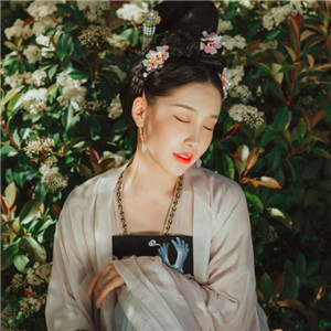 深深庭院美人古風(fēng)頭像，漢服真人頭像qq頭像