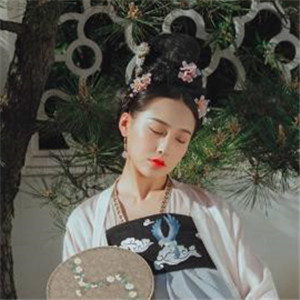 深深庭院美人古風(fēng)頭像，漢服真人頭像qq頭像