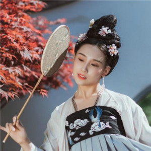 深深庭院美人古風(fēng)頭像，漢服真人頭像qq頭像