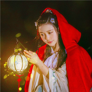夜深庭間女子古風(fēng)頭像大全，紅斗篷美人qq頭像