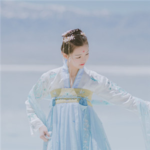 冰靈純凈藍(lán)衣漢服女子頭像，可愛(ài)女生古風(fēng)真人