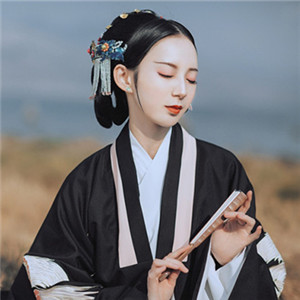 孤傲冷寂女子古風(fēng)頭像，真人女生qq頭像