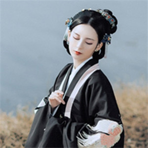 孤傲冷寂女子古風(fēng)頭像，真人女生qq頭像