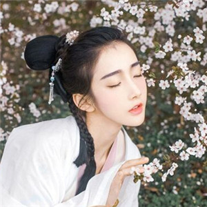 櫻花樹下古風(fēng)女子頭像，真人古風(fēng)頭像大全