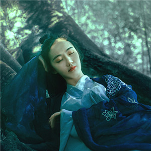 瀟灑肆意古風(fēng)飲酒女子頭像，好看的真人頭像