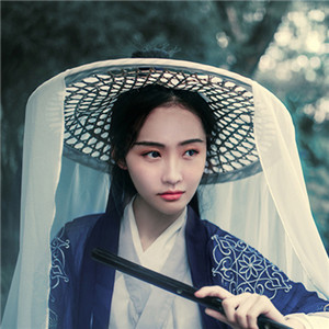 瀟灑肆意古風(fēng)飲酒女子頭像，好看的真人頭像