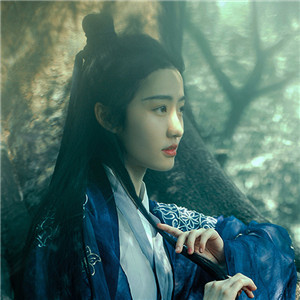 瀟灑肆意古風(fēng)飲酒女子頭像，好看的真人頭像