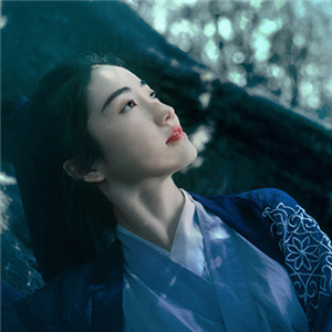 瀟灑肆意古風(fēng)飲酒女子頭像，好看的真人頭像