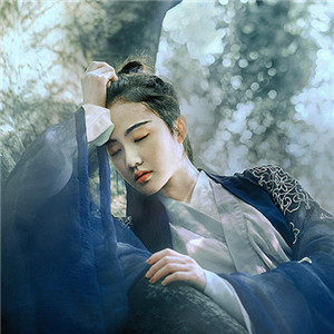 瀟灑肆意古風(fēng)飲酒女子頭像，好看的真人頭像