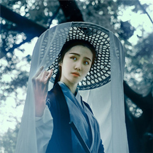 瀟灑肆意古風(fēng)飲酒女子頭像，好看的真人頭像