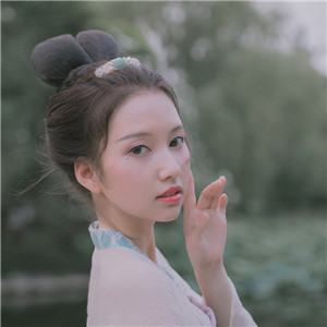 荷塘院內(nèi)美人醉古風(fēng)頭像，女生唯美意境頭像