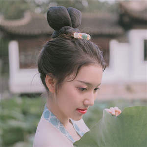 荷塘院內(nèi)美人醉古風(fēng)頭像，女生唯美意境頭像