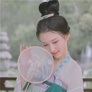 荷塘院內(nèi)美人醉古風(fēng)頭像，女生唯美意境頭像