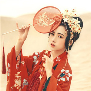 大漠黃沙嫁衣紅裳女子頭像，古風(fēng)艷麗真人頭像
