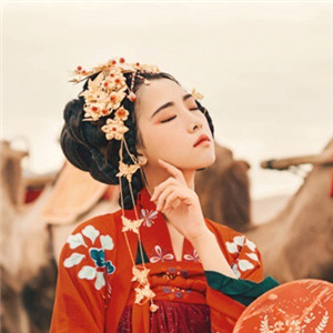 大漠黃沙嫁衣紅裳女子頭像，古風(fēng)艷麗真人頭像