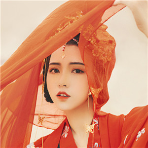 大漠黃沙嫁衣紅裳女子頭像，古風(fēng)艷麗真人頭像