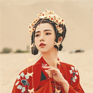 大漠黃沙嫁衣紅裳女子頭像，古風(fēng)艷麗真人頭像