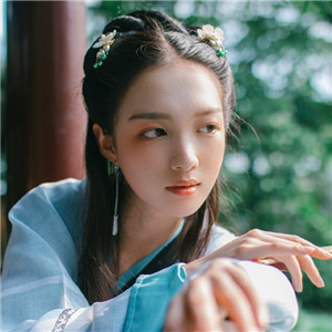 清荷滿塘綠衣小姑娘古風(fēng)頭像，愜意唯美女生頭