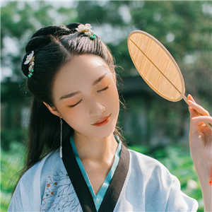 清荷滿塘綠衣小姑娘古風(fēng)頭像，愜意唯美女生頭