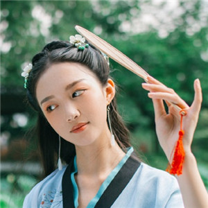 清荷滿塘綠衣小姑娘古風(fēng)頭像，愜意唯美女生頭