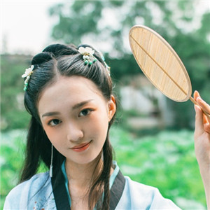 清荷滿塘綠衣小姑娘古風(fēng)頭像，愜意唯美女生頭