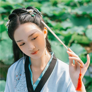 清荷滿塘綠衣小姑娘古風(fēng)頭像，愜意唯美女生頭