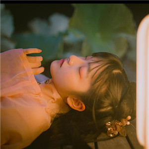夜色杏粉小依獨(dú)醉酒古風(fēng)頭像，女生古風(fēng)頭像
