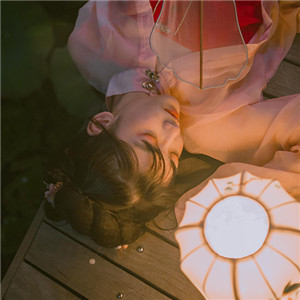 夜色杏粉小依獨(dú)醉酒古風(fēng)頭像，女生古風(fēng)頭像