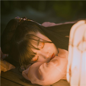 夜色杏粉小依獨(dú)醉酒古風(fēng)頭像，女生古風(fēng)頭像