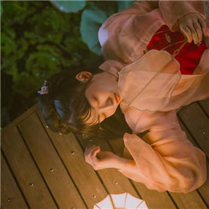 夜色杏粉小依獨(dú)醉酒古風(fēng)頭像，女生古風(fēng)頭像