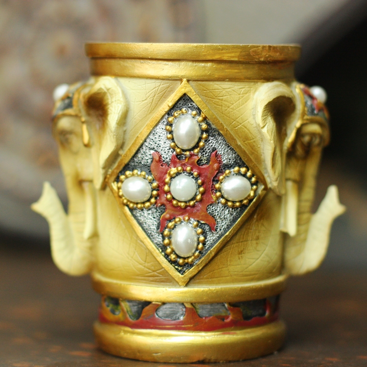 泰國簡(jiǎn)約異地風(fēng)情雙象祈福創(chuàng)意筆筒