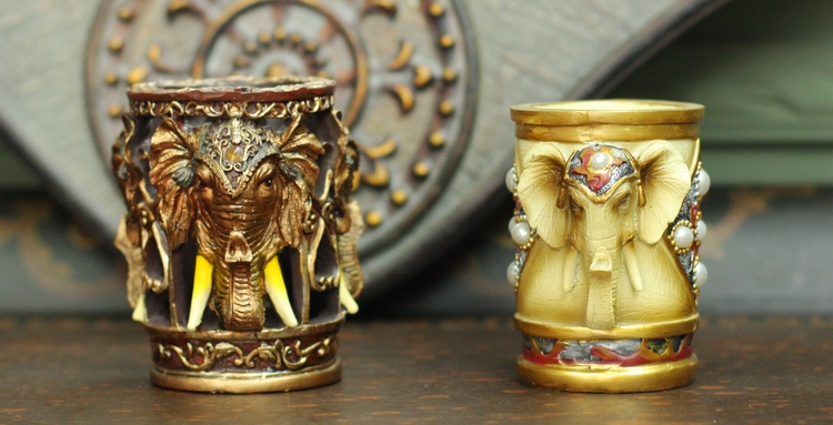 泰國簡(jiǎn)約異地風(fēng)情雙象祈福創(chuàng)意筆筒