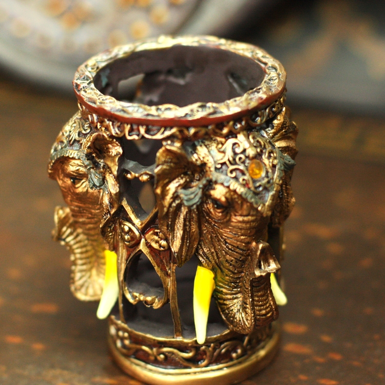 泰國簡(jiǎn)約異地風(fēng)情雙象祈福創(chuàng)意筆筒