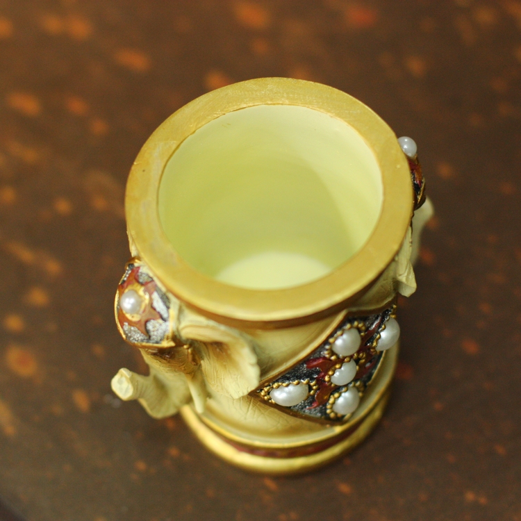 泰國簡(jiǎn)約異地風(fēng)情雙象祈福創(chuàng)意筆筒