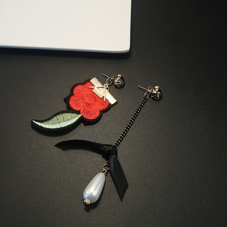 家佳樂文學時尚刺繡耳環(huán)不對稱耳釘長款珍珠吊墜